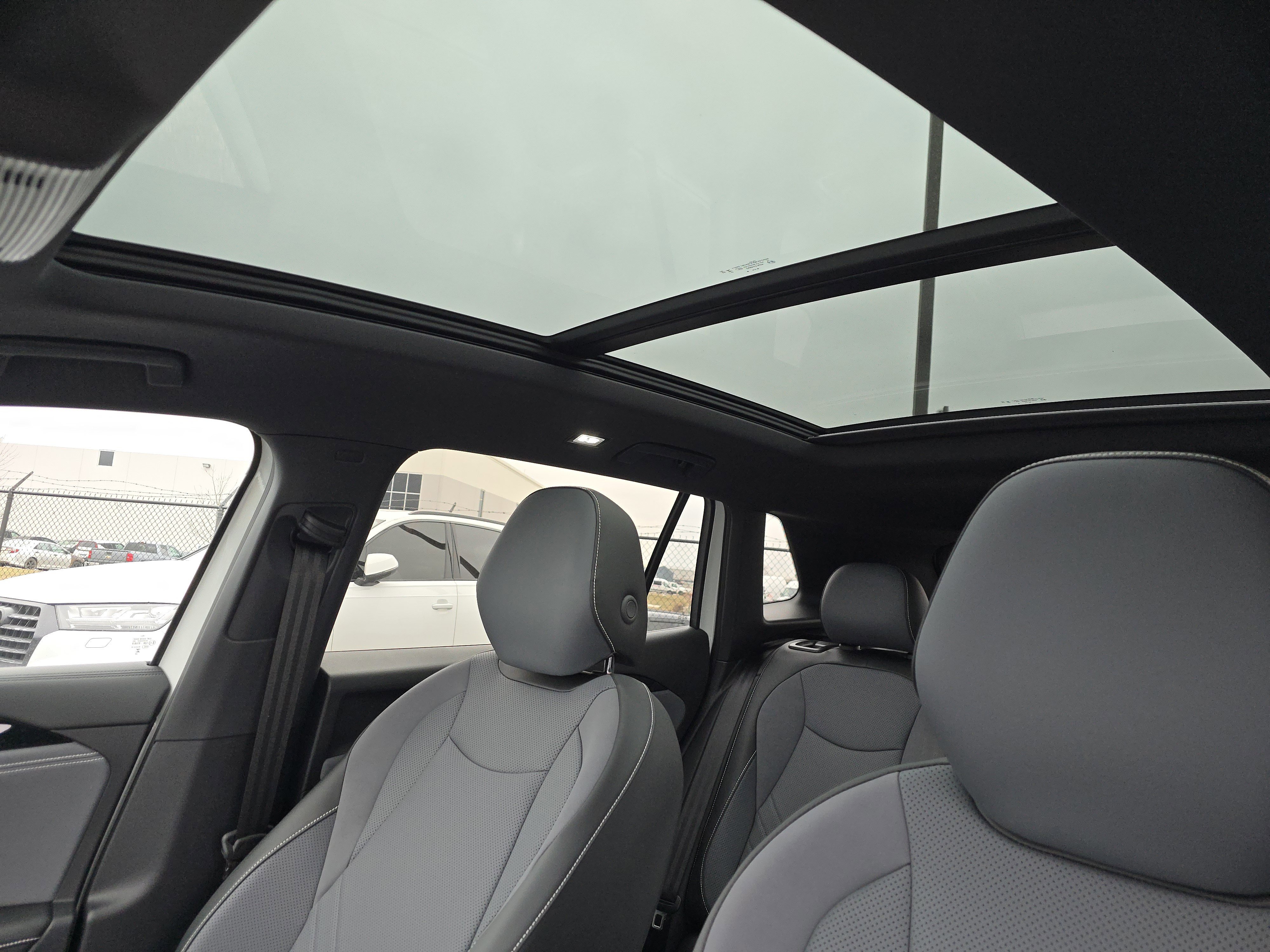 New 2026 Volkswagen Tiguan SE R-Line image 9