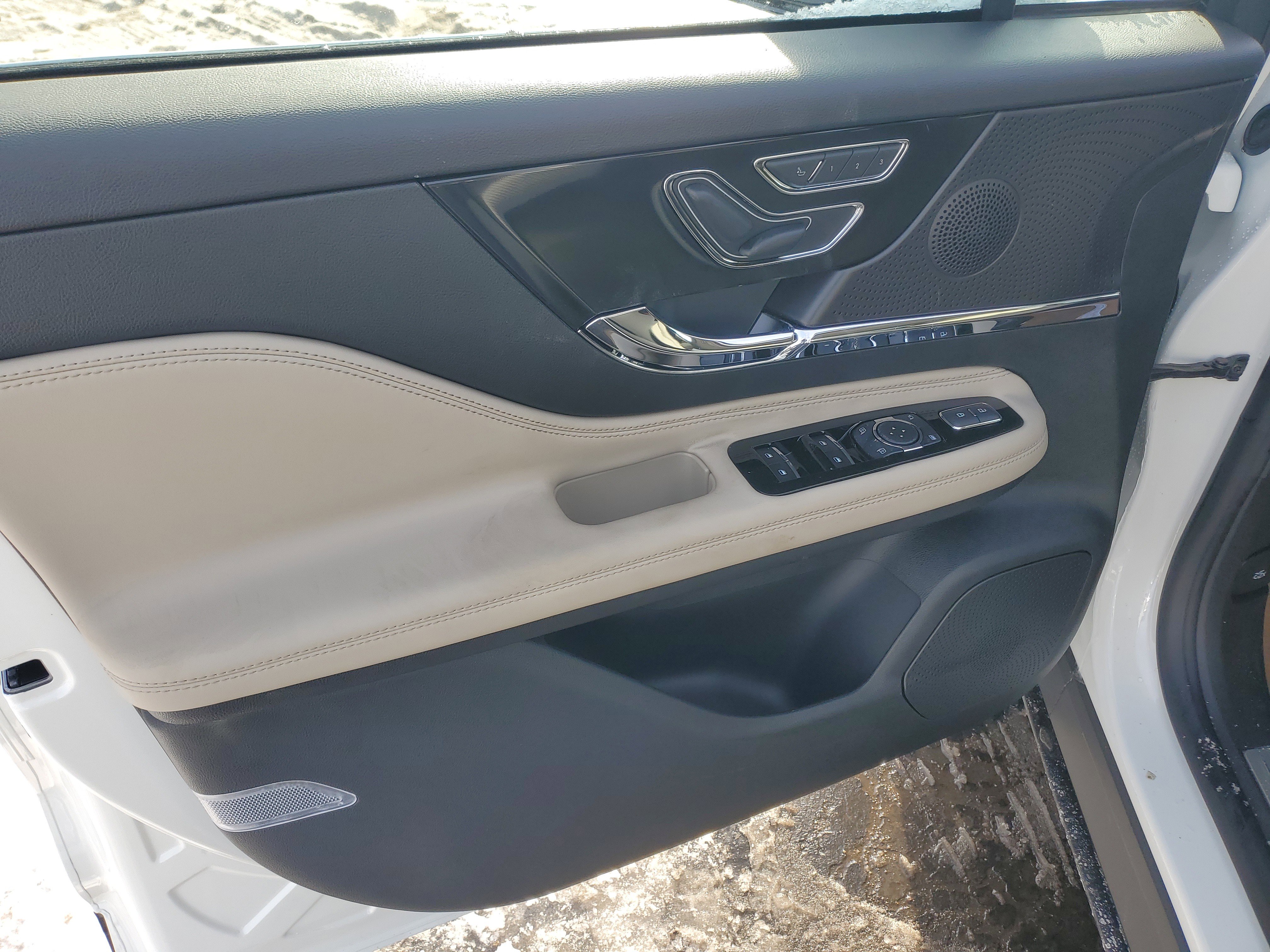 New 2026 Lincoln Corsair Premiere image 8