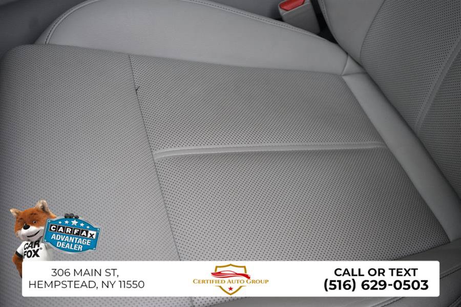Used 2025 Genesis G70 2.5T image 12