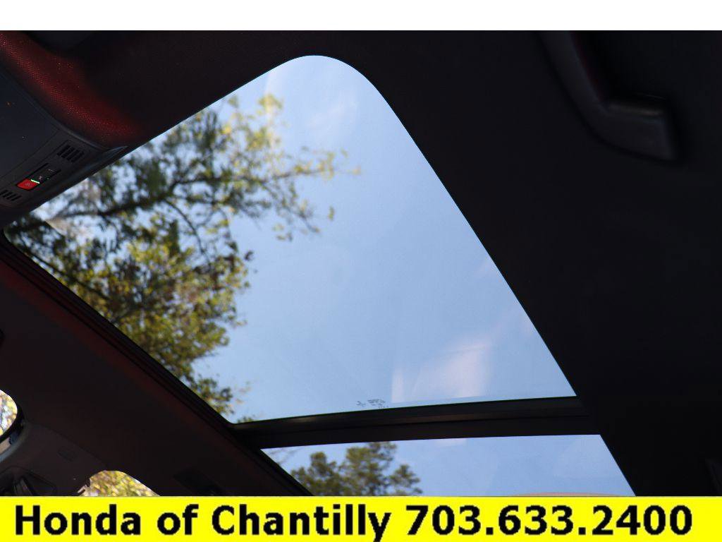 Used 2022 Volkswagen Tiguan SE R-Line image 19