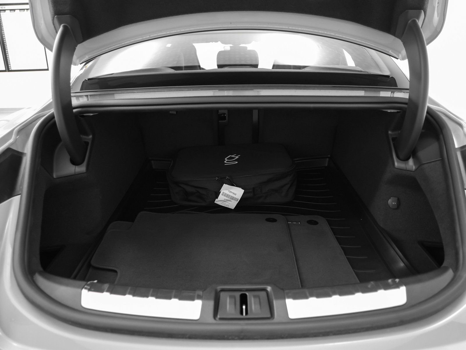 New 2025 Porsche Taycan image 16