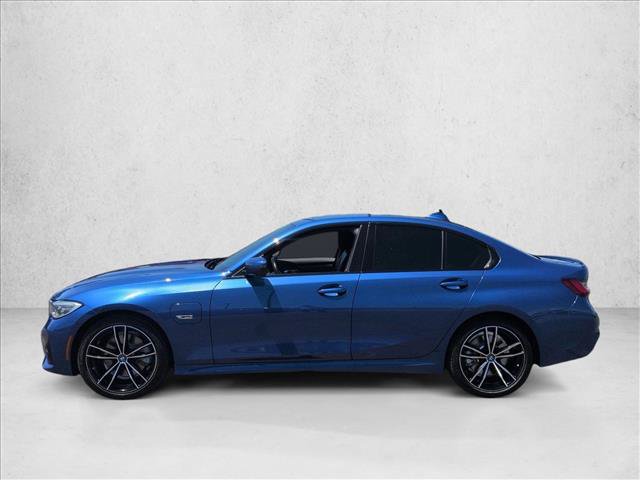 Used 2022 BMW 330e w/ M Sport Package RWD image 5