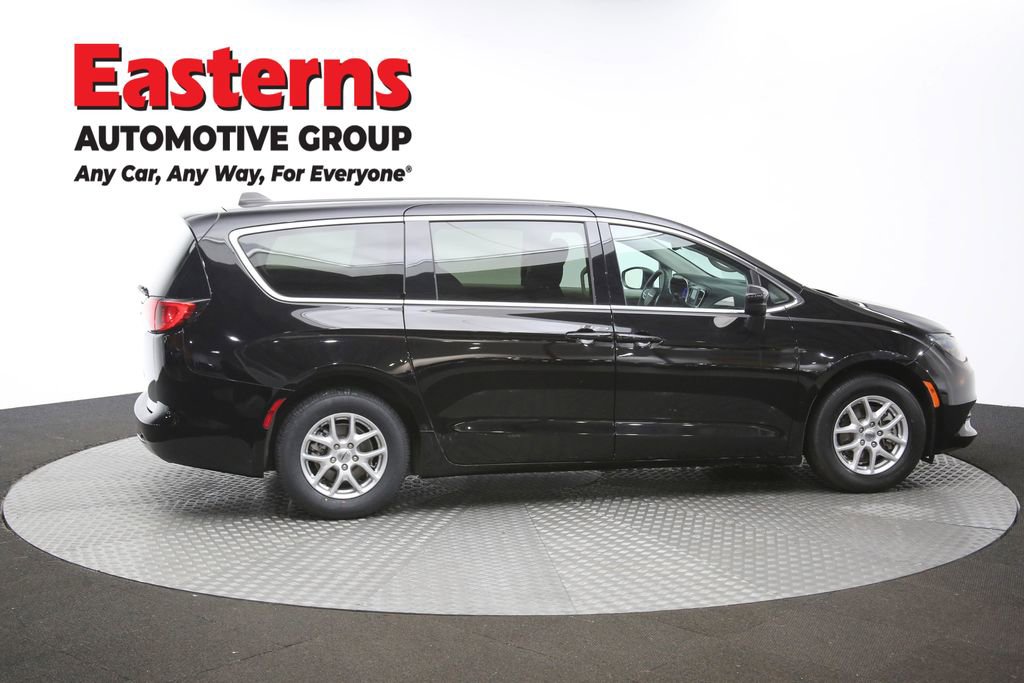 Used 2024 Chrysler Voyager LX image 42