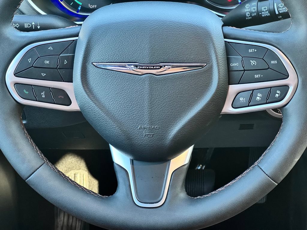 Used 2024 Chrysler Pacifica Pinnacle FWD image 22