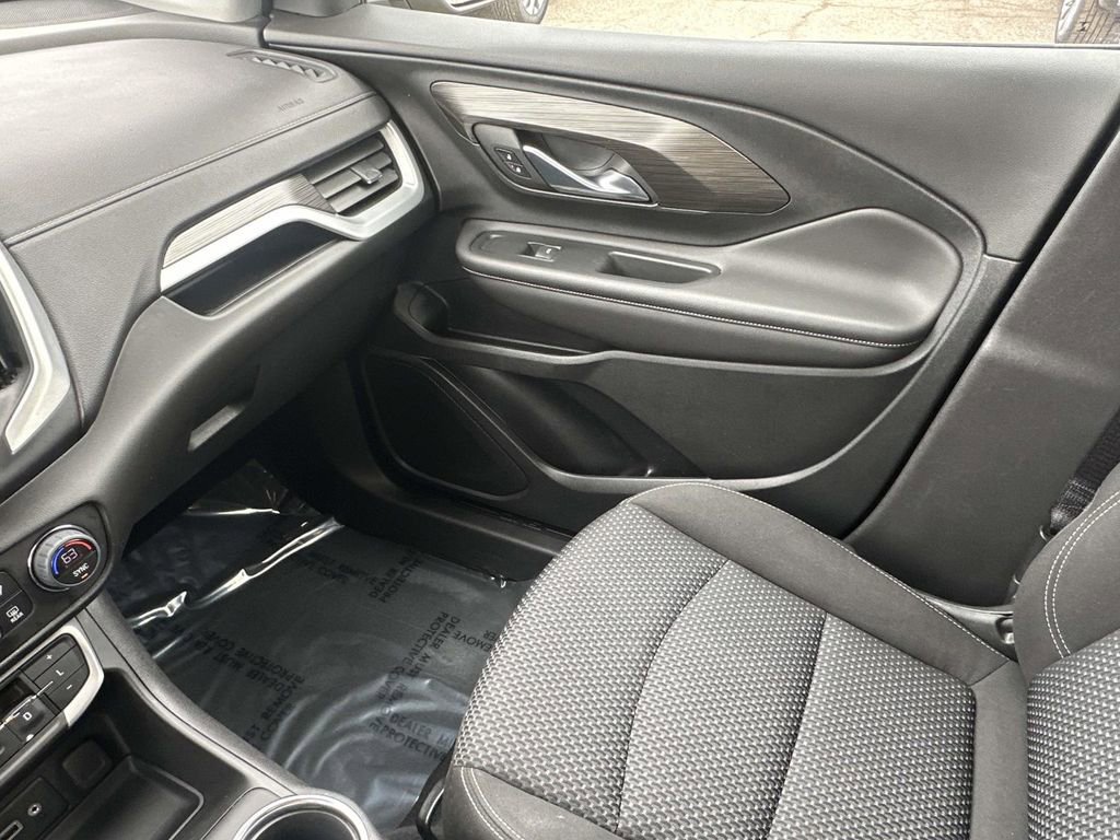 Used 2023 GMC Terrain SLE w/ Driver Convenience Package image 31