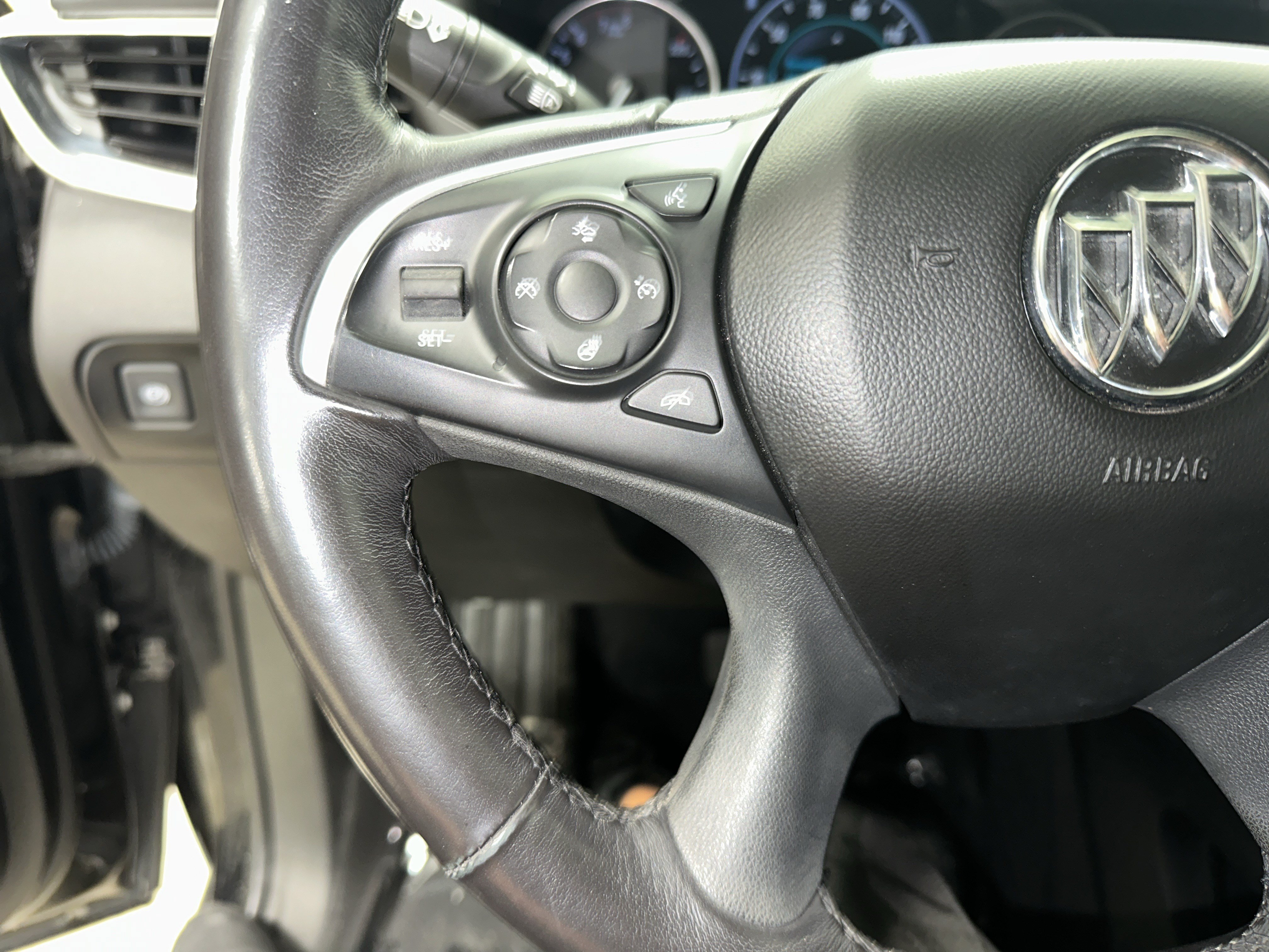 Used 2019 Buick Enclave Avenir w/ Avenir Technology Package AWD/4WD image 19