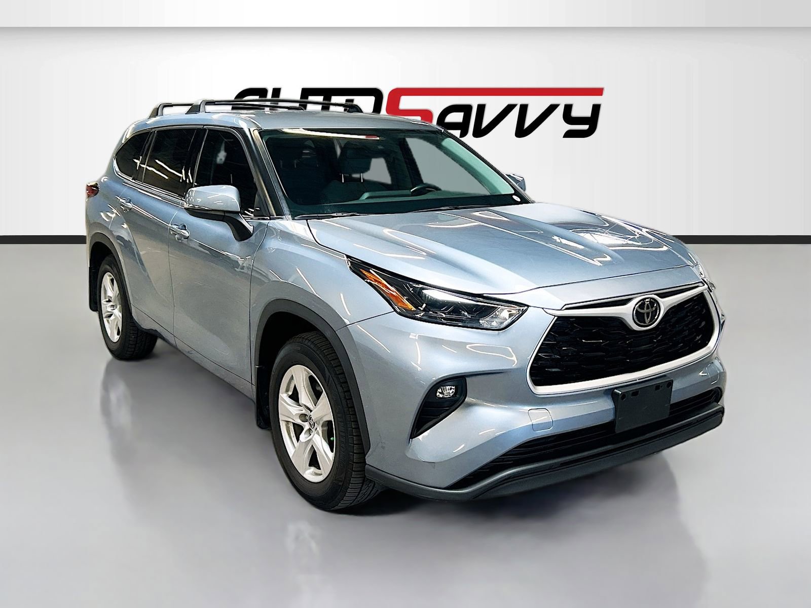 Used 2022 Toyota Highlander LE FWD image 1