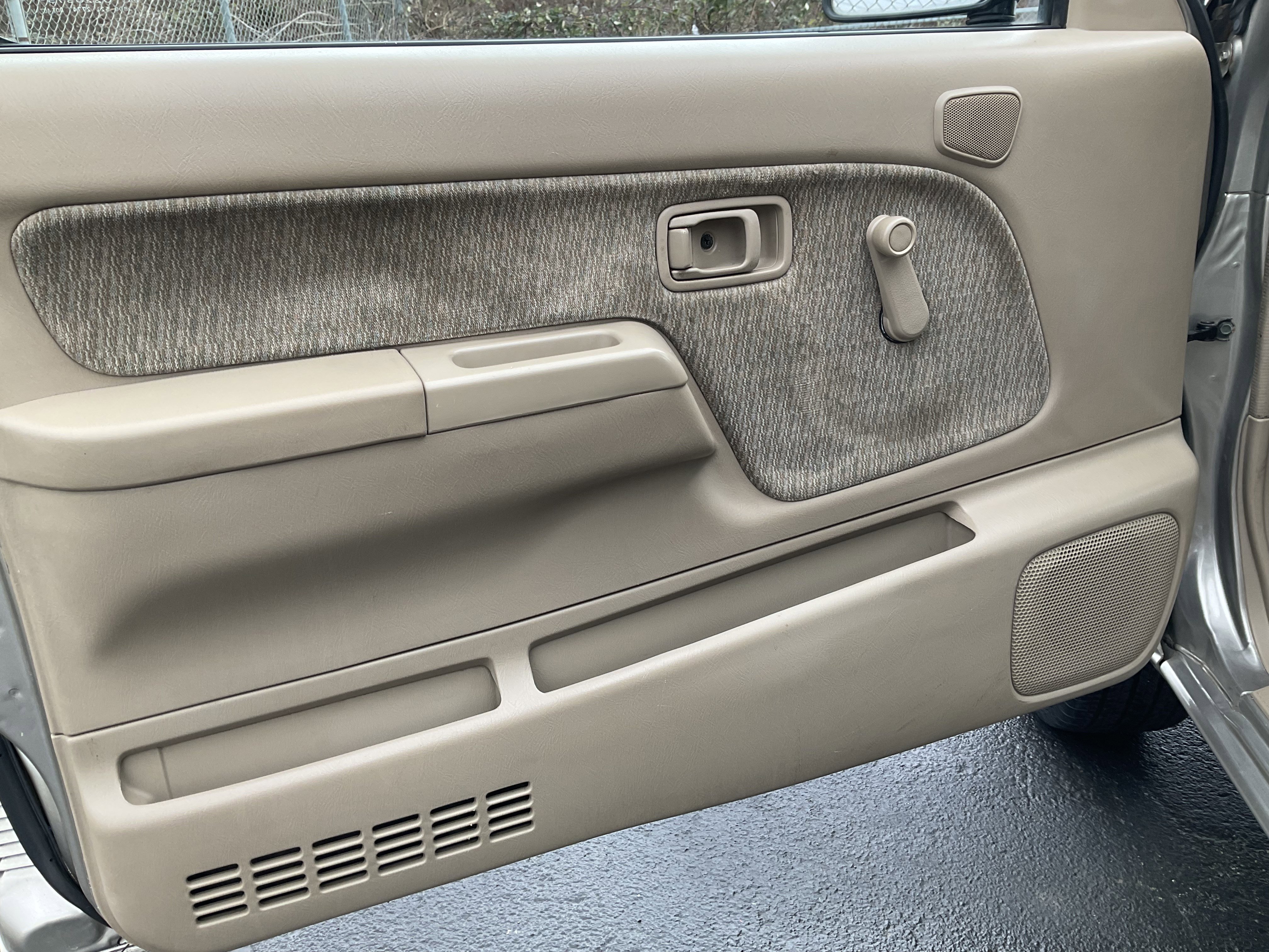 Used 2000 Nissan Frontier XE image 20