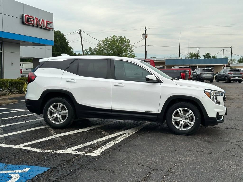 Used 2022 GMC Terrain SLE FWD image 3
