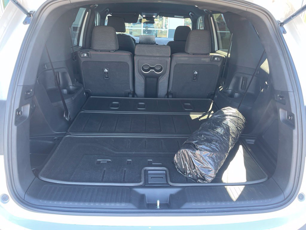 Used 2025 Honda Pilot Sport image 11