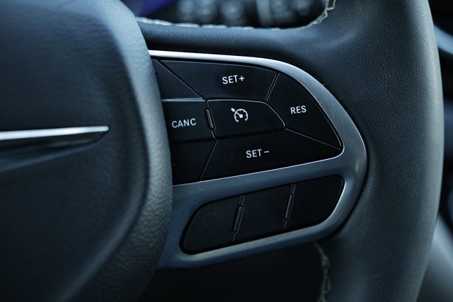 Used 2022 Chrysler Voyager LX image 33