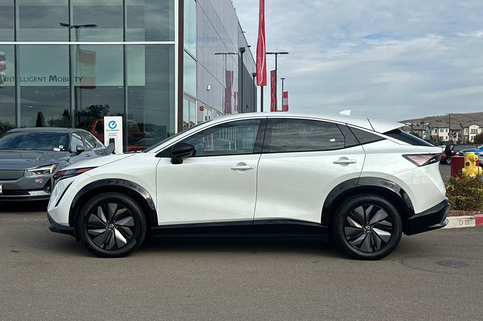 Used 2024 Nissan Ariya FWD image 7