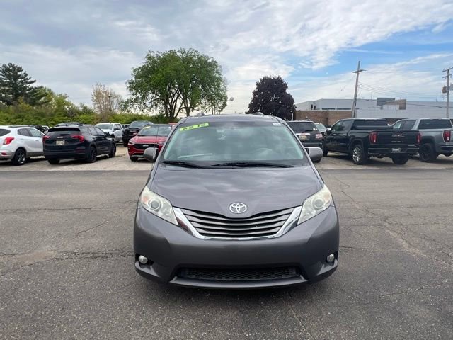 Used 2011 Toyota Sienna XLE w/ Entertainment Pkg FWD image 7