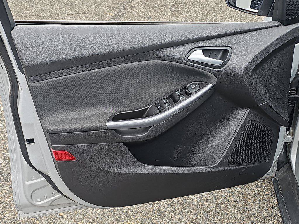 Used 2014 Ford Focus Titanium FWD image 20