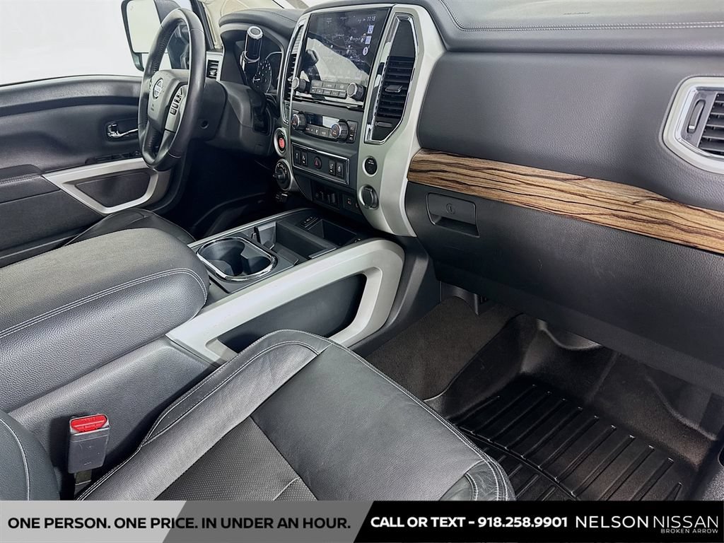 Used 2020 Nissan Titan SL w/ Moonroof Package AWD/4WD image 32