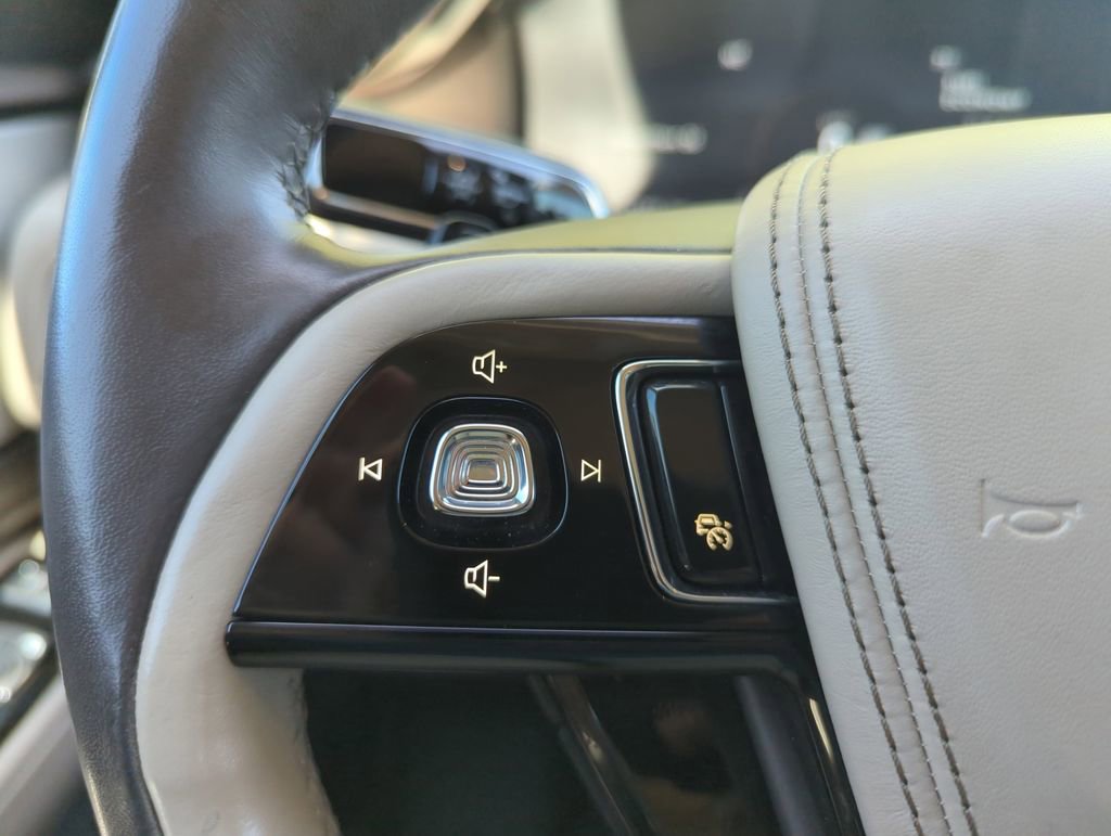 Used 2020 Lincoln Aviator Reserve w/ Equipment Group 202A image 22