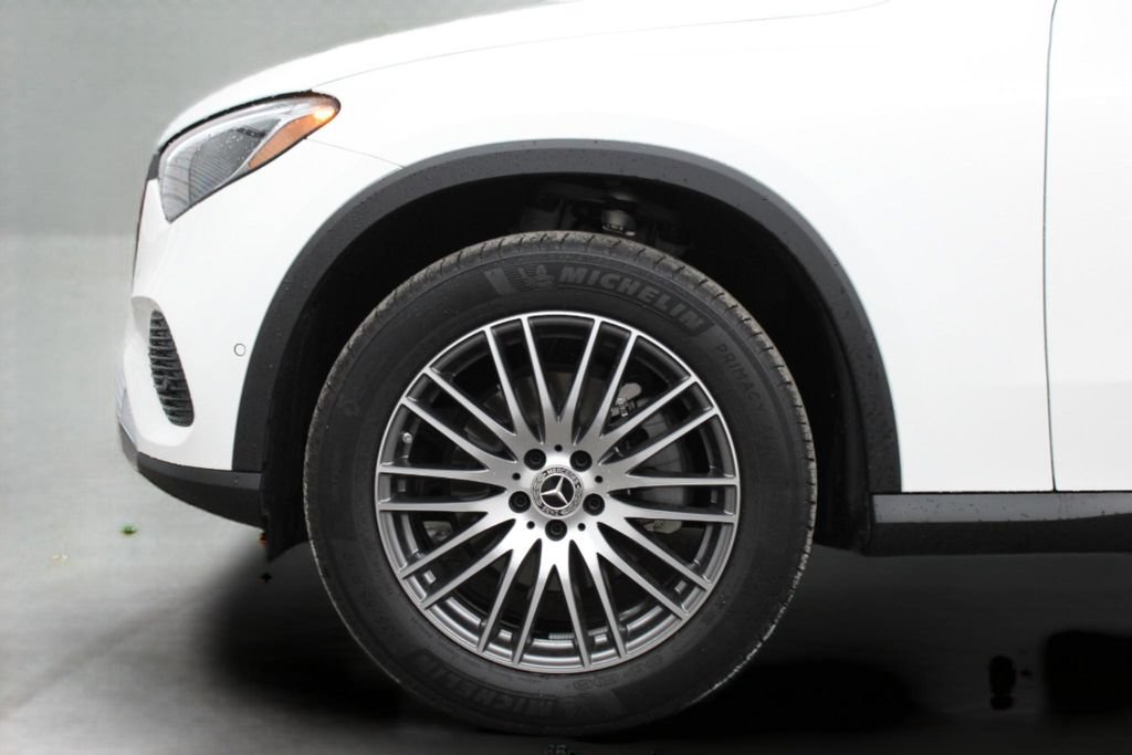 Used 2025 Mercedes-Benz GLC 300 image 6