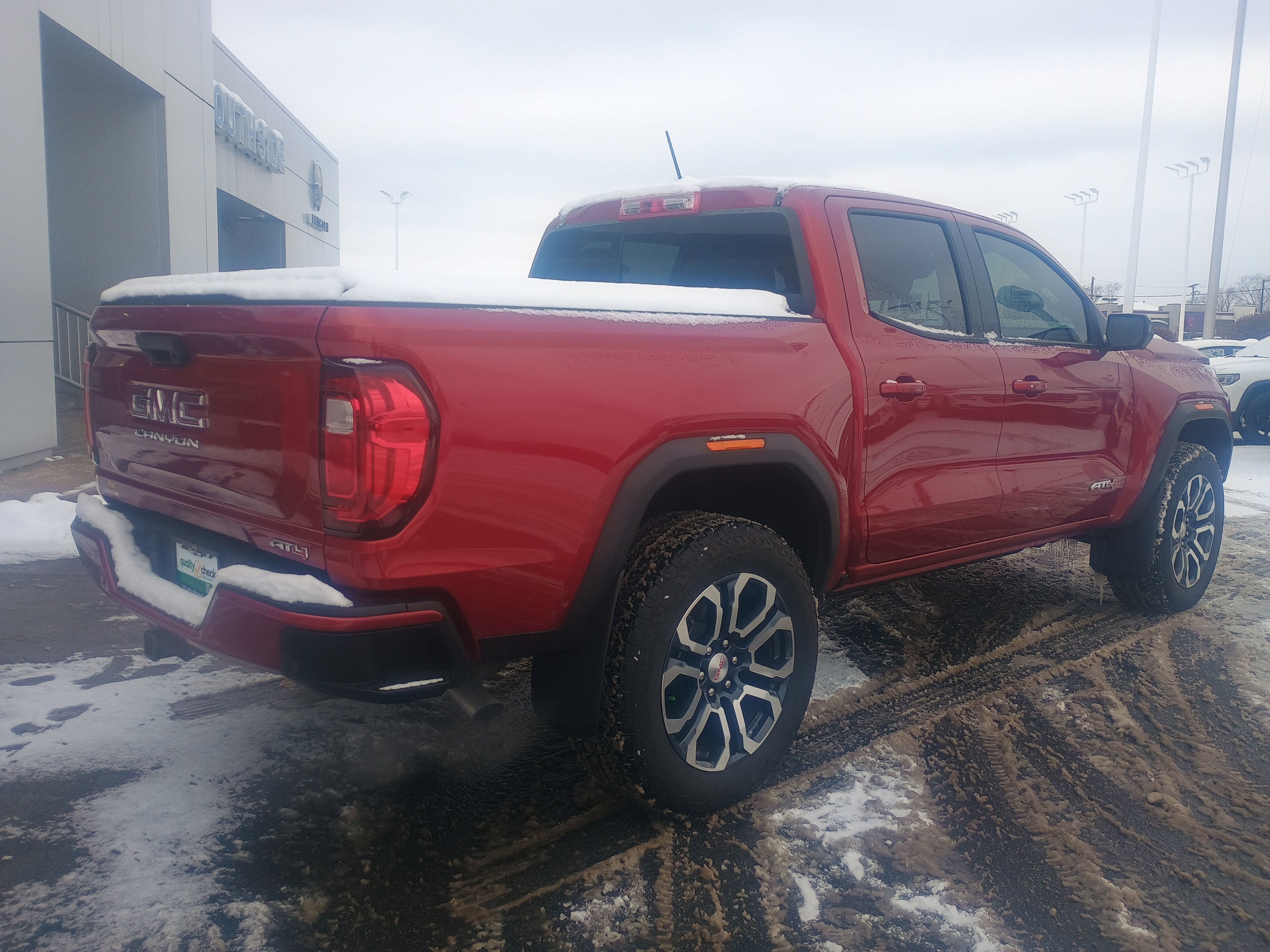 Used 2024 GMC Canyon AT4 w/ Technology Package image 12