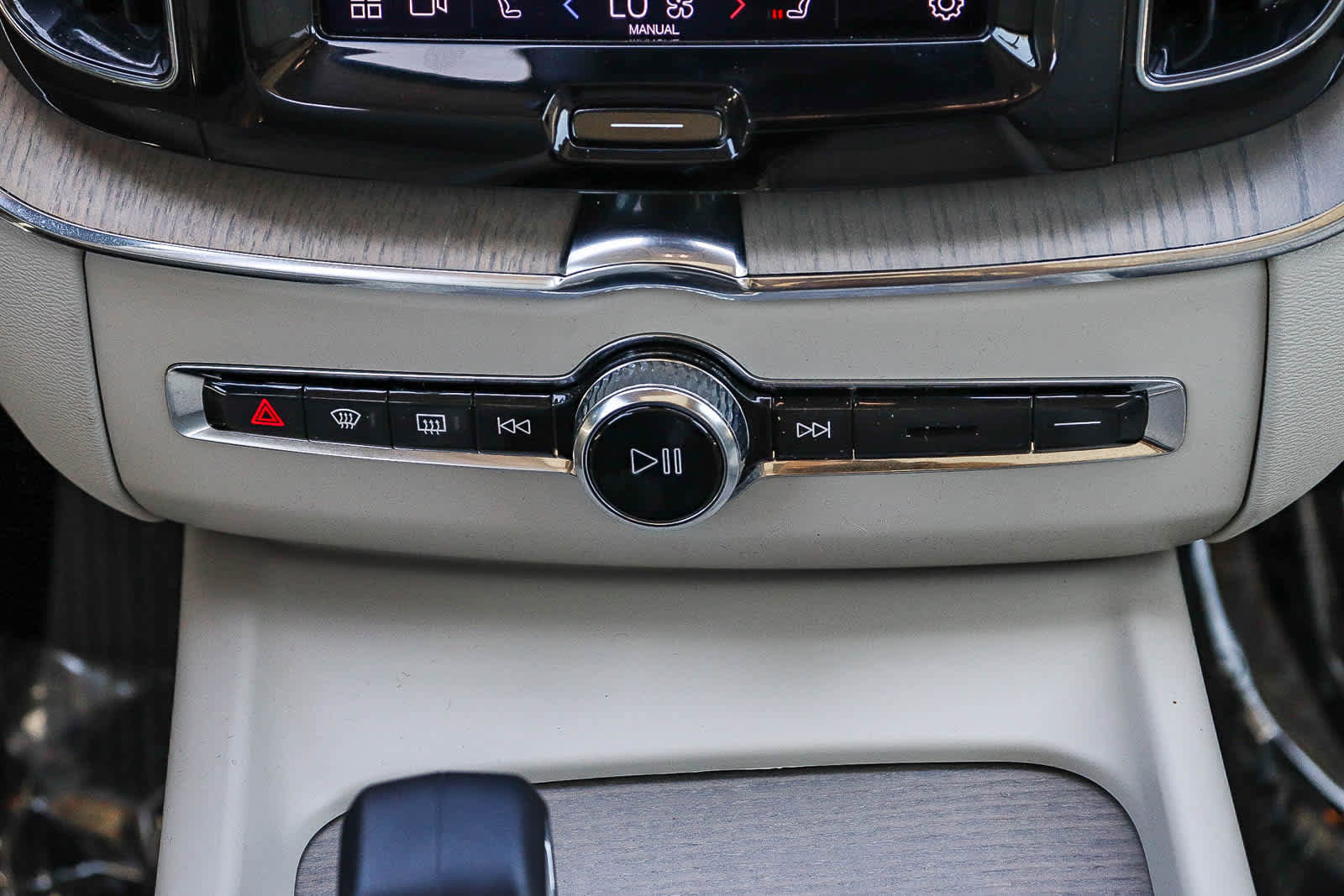 Used 2023 Volvo XC60 B5 Plus w/ Protection Package Premier FWD image 16