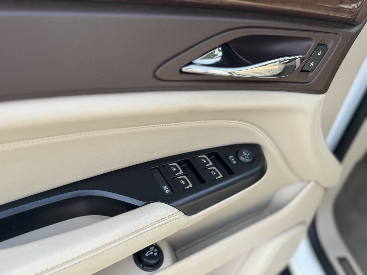 Used 2014 Cadillac SRX Luxury w/ Driver Awareness Package image 8