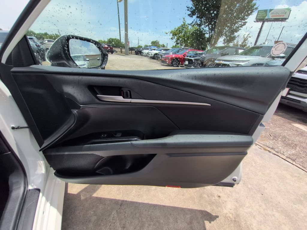 Used 2025 Toyota Camry LE FWD image 32