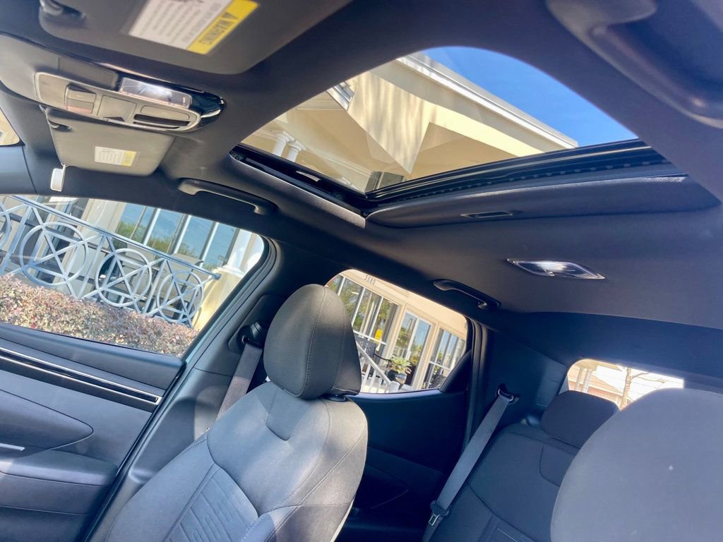 Used 2022 Hyundai Santa Cruz SEL Premium image 16