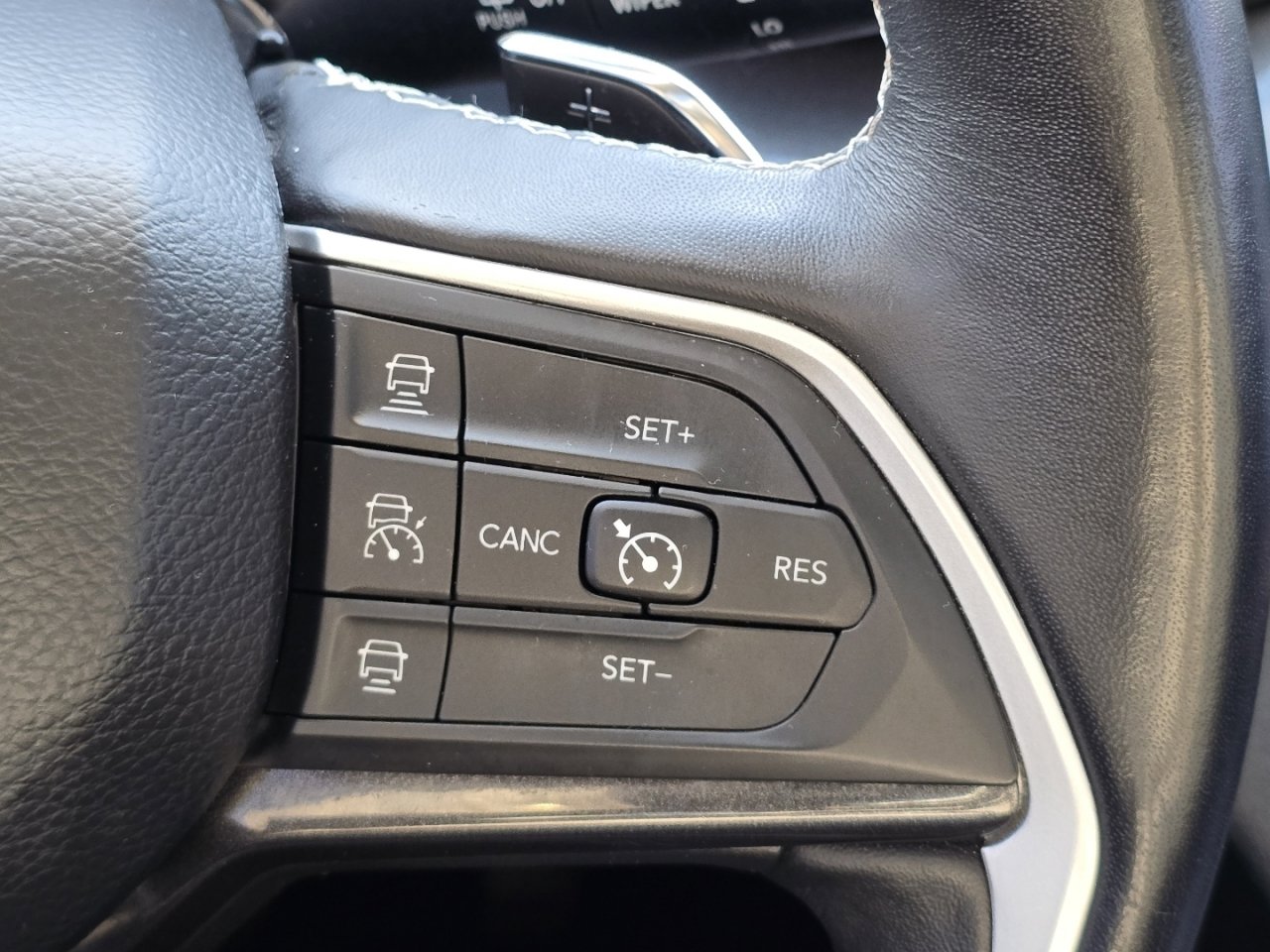 Used 2022 Jeep Grand Cherokee L Laredo w/ Luxury Tech Group I image 29