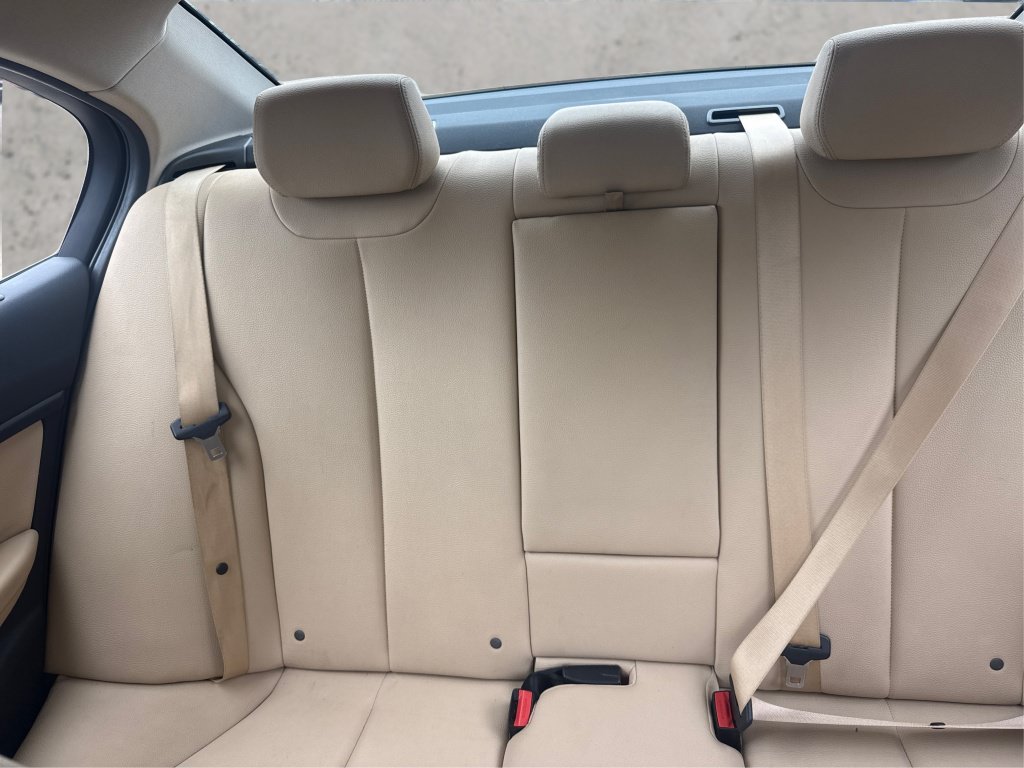 Used 2018 BMW 320i xDrive Sedan AWD/4WD image 21