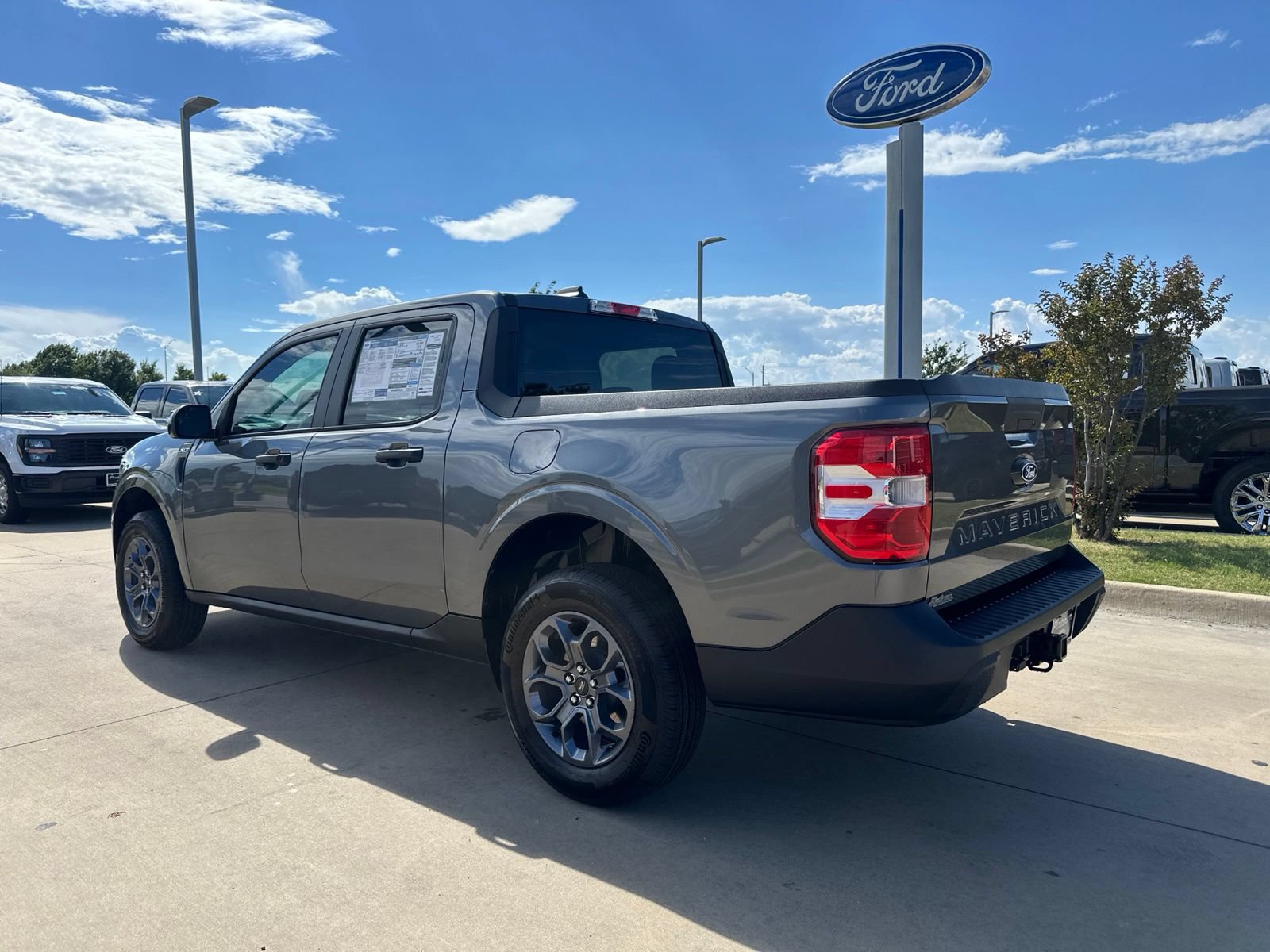 New 2026 Ford Maverick XLT w/ XLT Luxury Package FWD image 3