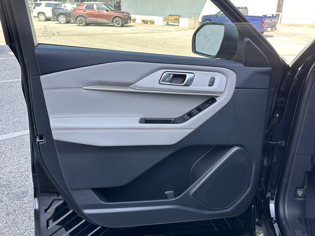 New 2026 Ford Explorer Active w/ Active Comfort Package AWD/4WD image 15