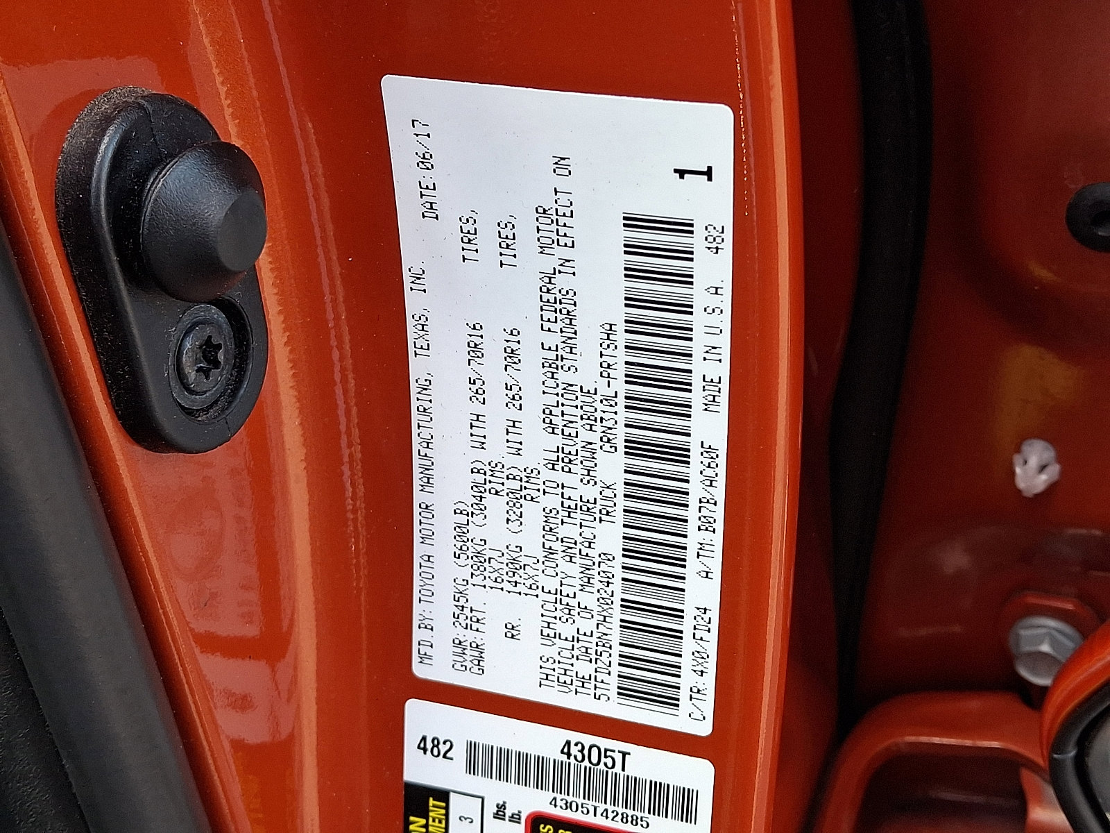 Used 2017 Toyota Tacoma TRD Off-Road w/ Premium & Technology Package image 31