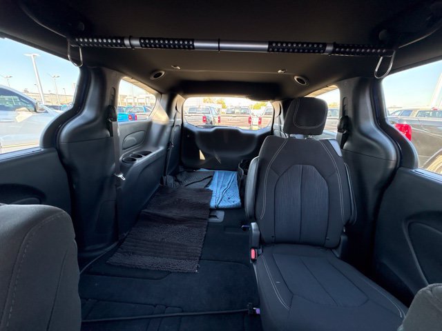 Used 2021 Chrysler Pacifica Touring w/ S Appearance Package FWD image 27