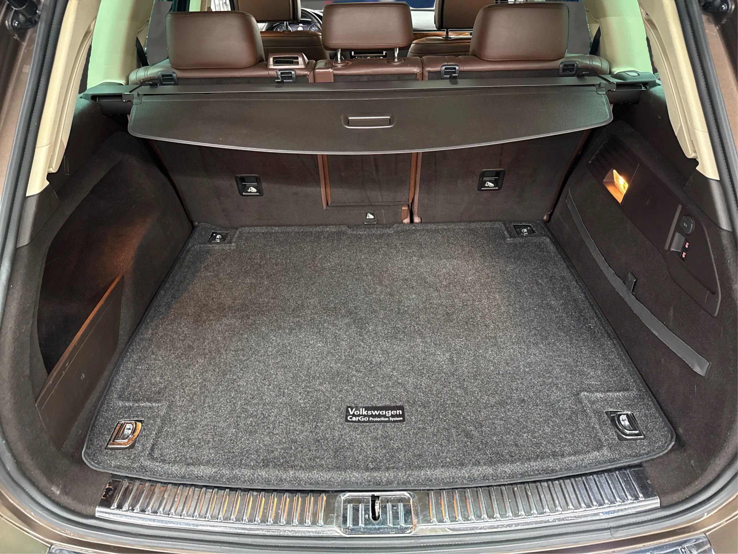 Used 2013 Volkswagen Touareg TDI image 12