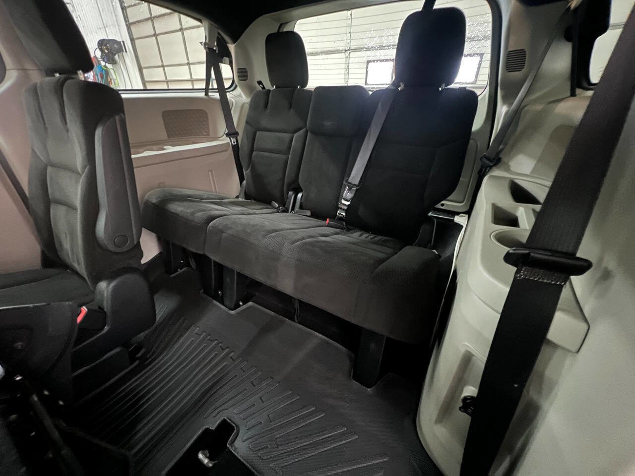Used 2016 Dodge Grand Caravan SE image 24