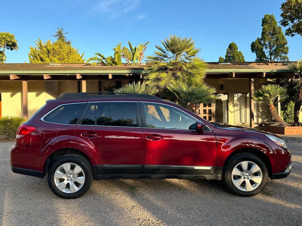 Used 2011 Subaru Outback 2.5i Premium image 12