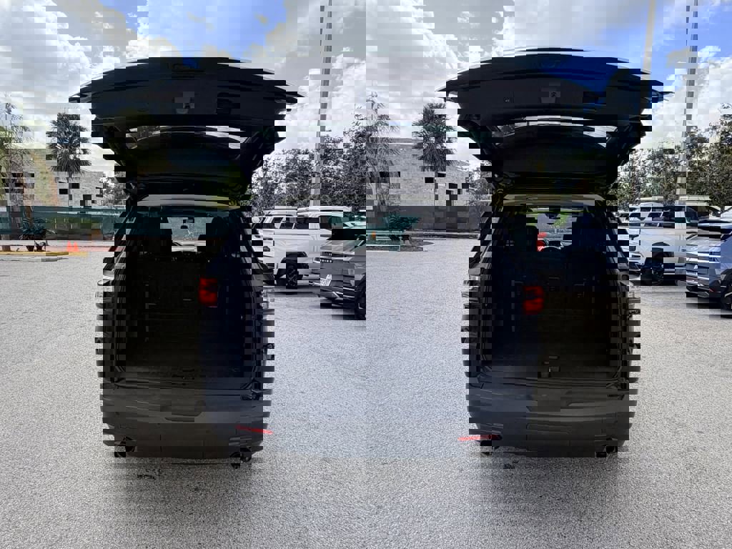 Used 2020 Chevrolet Traverse LT image 12