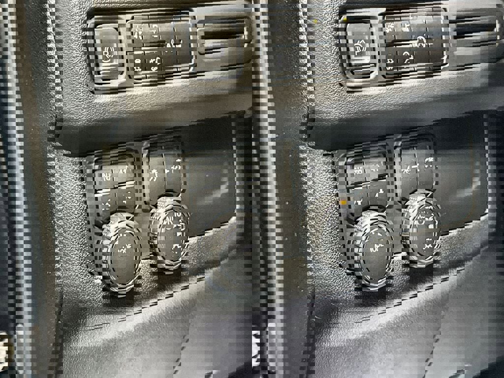 Used 2024 Chevrolet Suburban Premier image 16