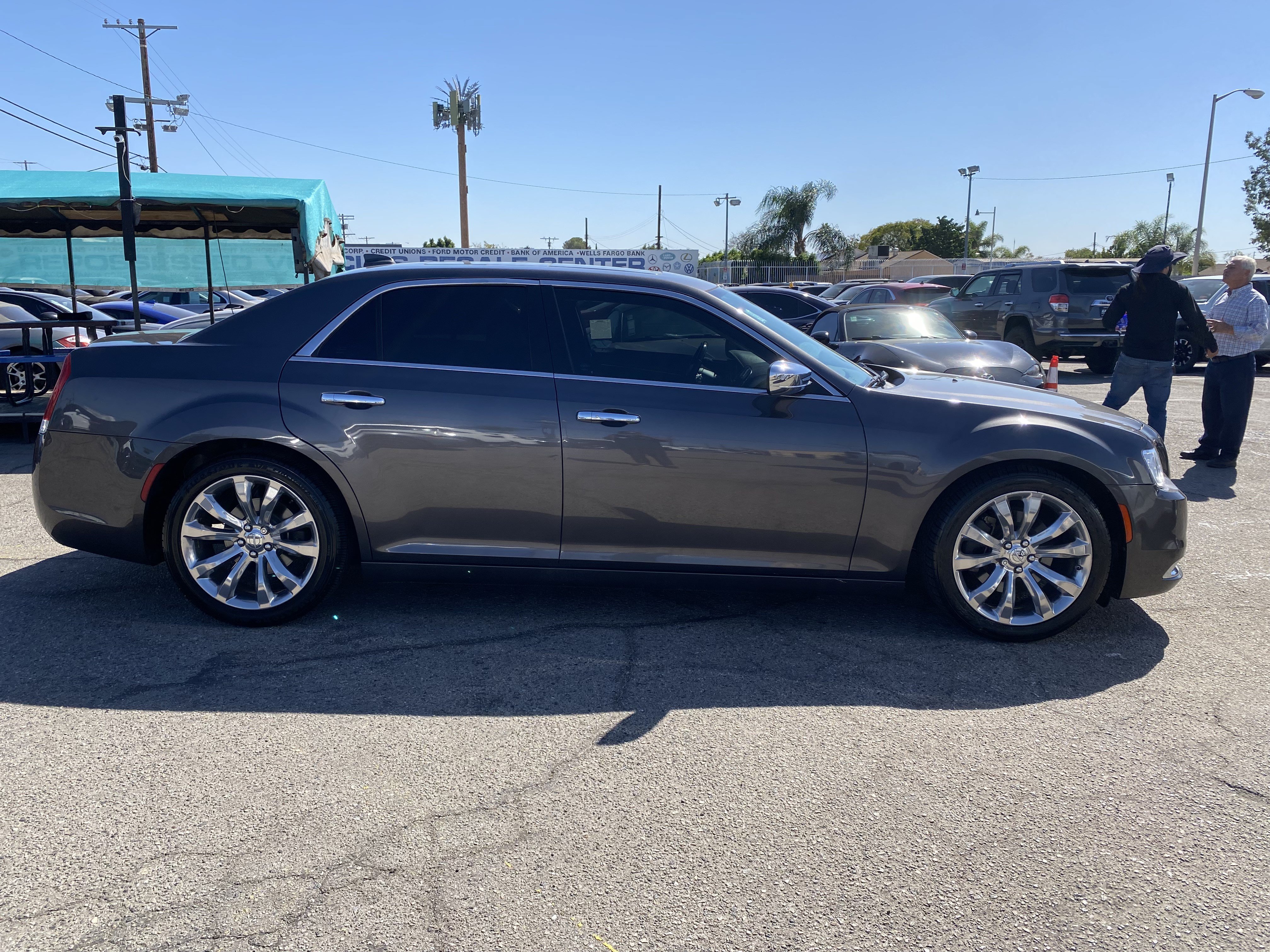 Used 2017 Chrysler 300 C RWD image 7