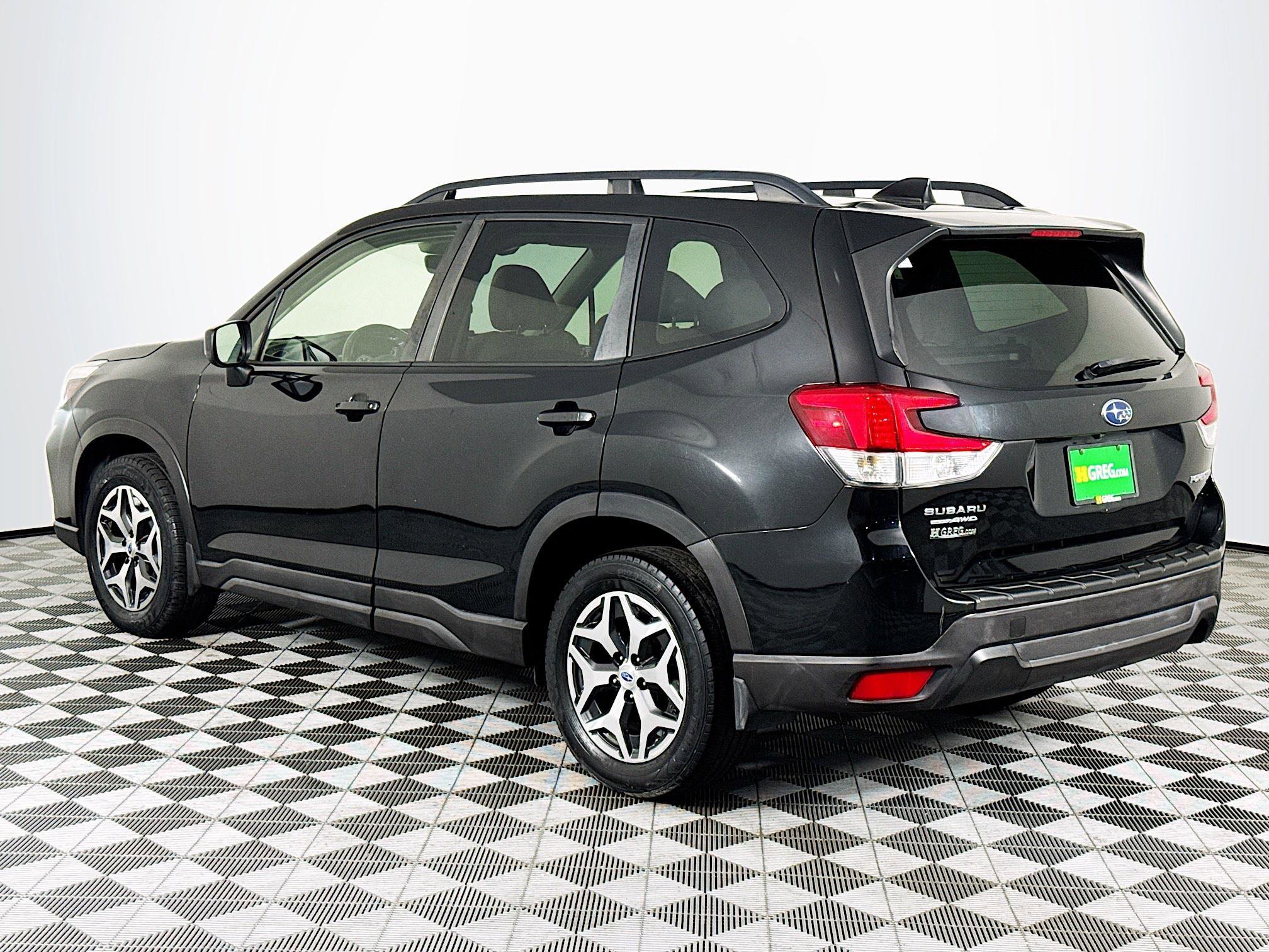 Used 2020 Subaru Forester Premium AWD/4WD image 6