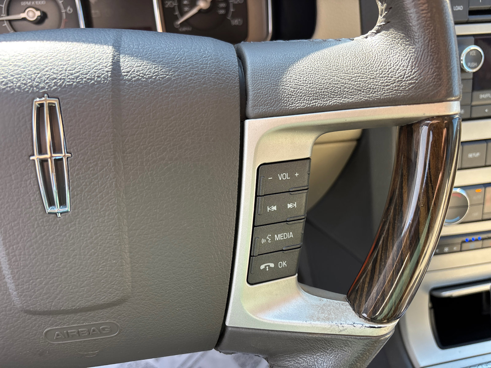 Used 2008 Lincoln MKX 2WD image 18