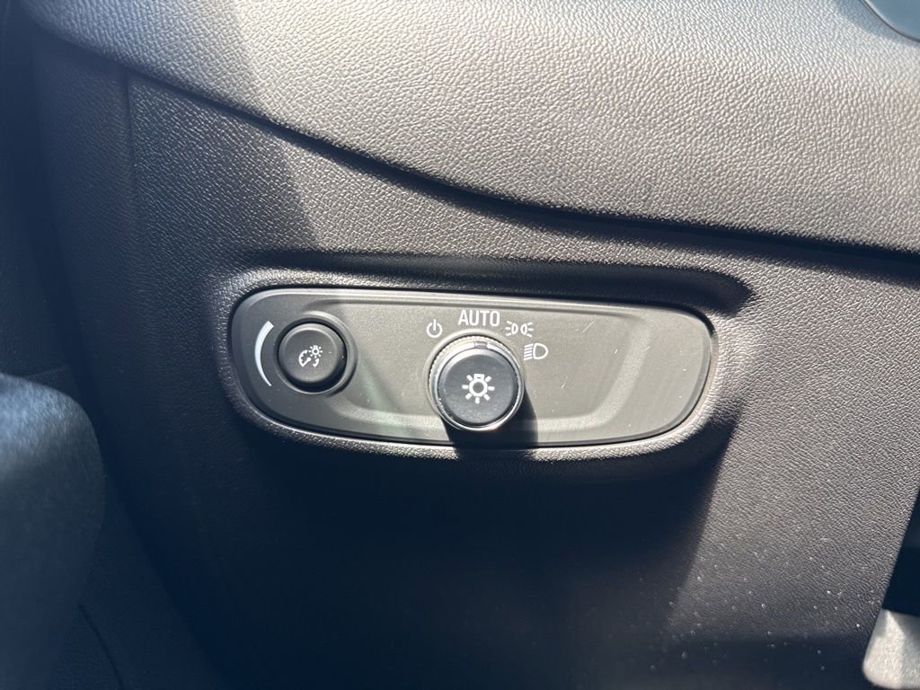 Used 2022 Chevrolet Equinox LS w/ LS Convenience Package image 15