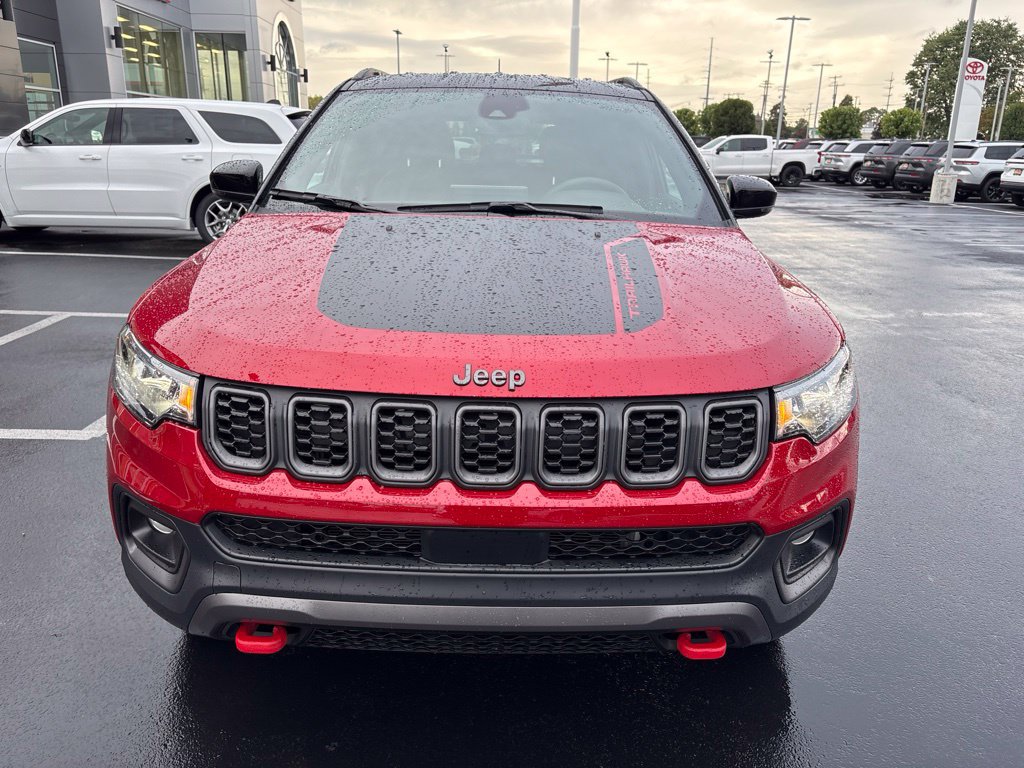 Used 2025 Jeep Compass Trailhawk w/ Trailhawk Convenience Group AWD/4WD image 8