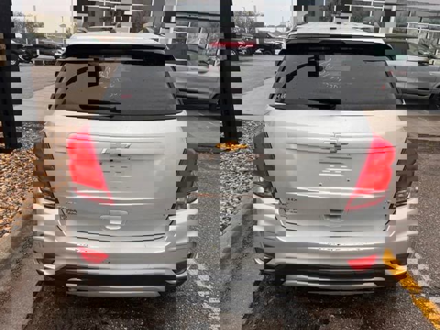 Used 2020 Chevrolet Trax LT w/ Sun & Sound Package image 4