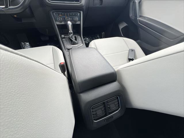 Used 2018 Volkswagen Tiguan SE AWD/4WD image 20