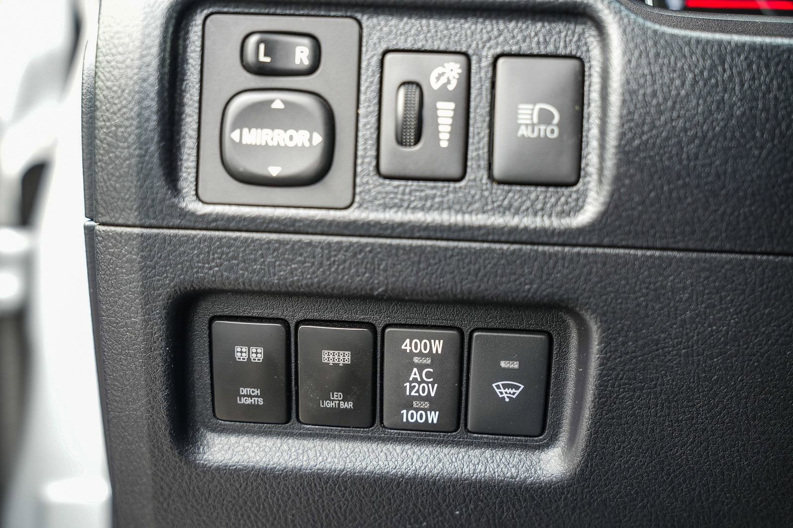 Used 2022 Toyota 4Runner SR5 AWD/4WD image 23