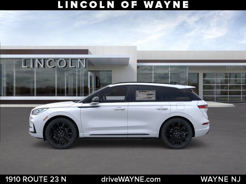 New 2025 Lincoln Corsair Reserve w/ Jet Appearance Package image 3