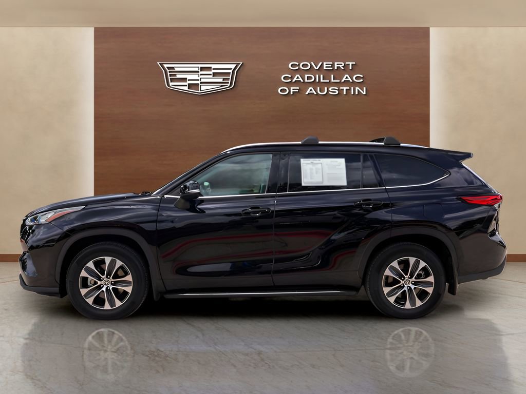 Used 2020 Toyota Highlander XLE AWD/4WD image 2
