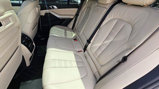 Used 2022 BMW X5 xDrive40i w/ Executive Package AWD/4WD image 31