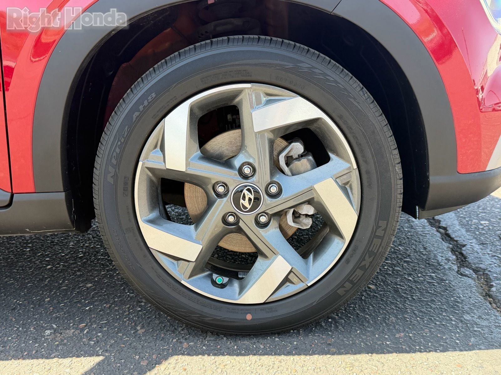 Used 2023 Hyundai Venue Limited FWD image 11
