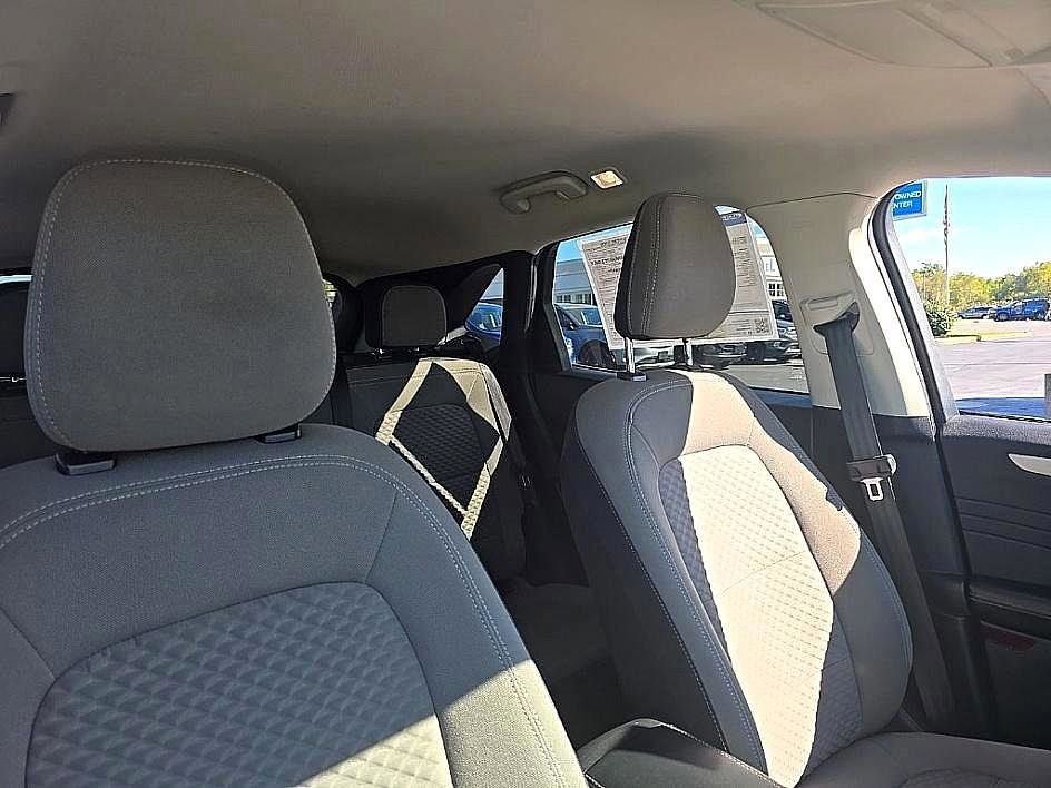 Used 2022 Ford Escape SE w/ Cold Weather Package image 33